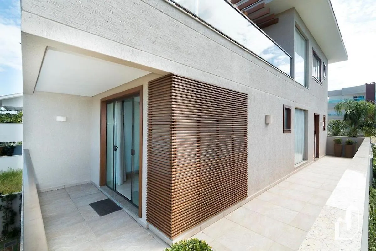 Com 03 Suites Climatizadas E Jacuzzi Aquecida Bombinhas Holiday home
