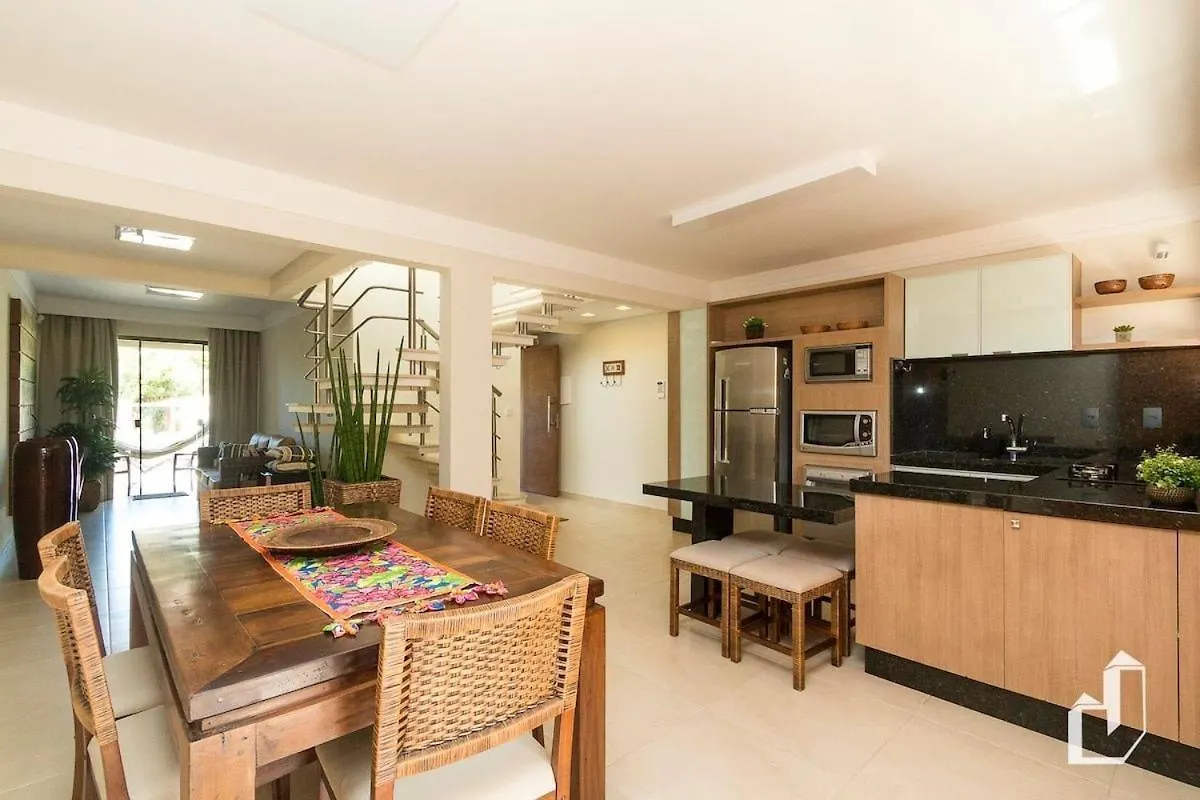 Com 03 Suites Climatizadas E Jacuzzi Aquecida Bombinhas